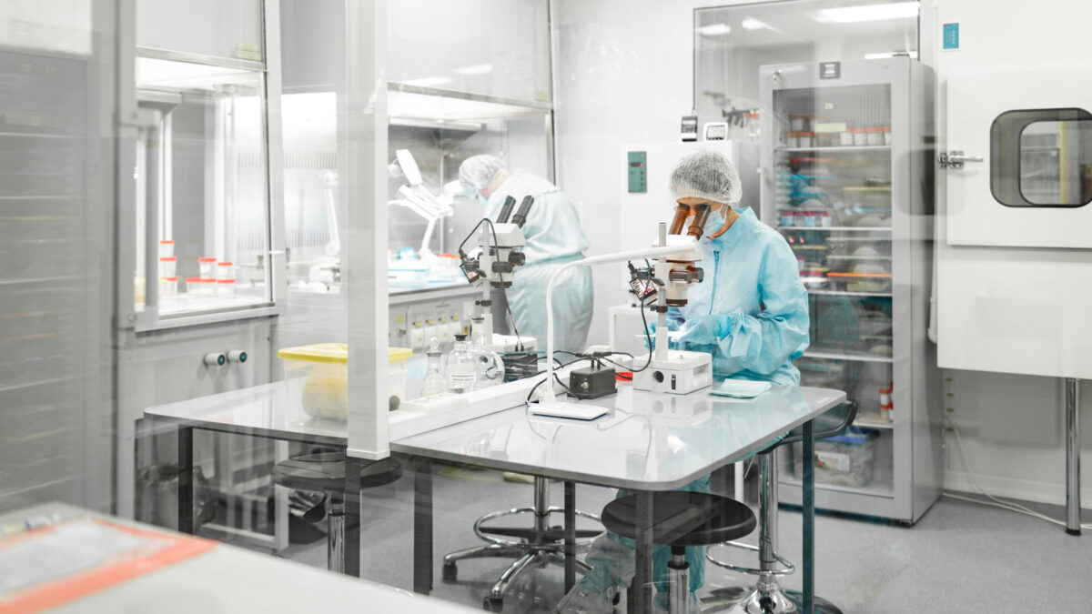 La industria médica está contratando profesionales especializados en Costa Rica